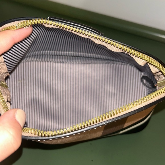 Deluxity Crossbody Shoulder Bag - Picture 4 of 4